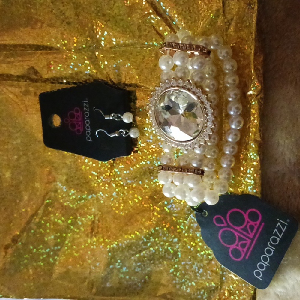 BEAUTIFUL PEARL PAPARAZZI EARRINGS AND BRACELET SET